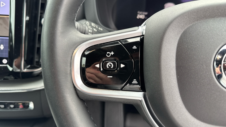 Volvo XC60 2.0 B5P Plus Dark 5dr AWD Geartronic Petrol Estate